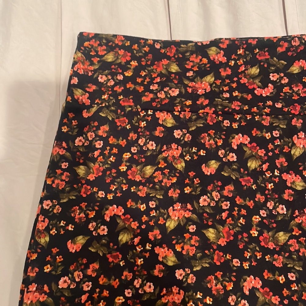 Floral Skirt. - Picture 2 of 3